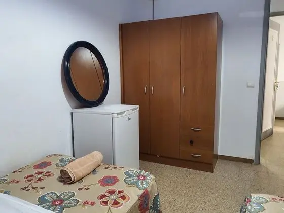 İki Ayrı Yataklı Oda, Ortak Banyo