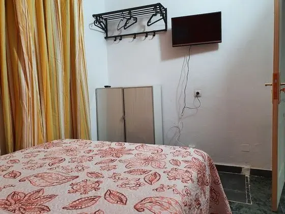 Tek Büyük Yataklı Oda, Ortak Banyo