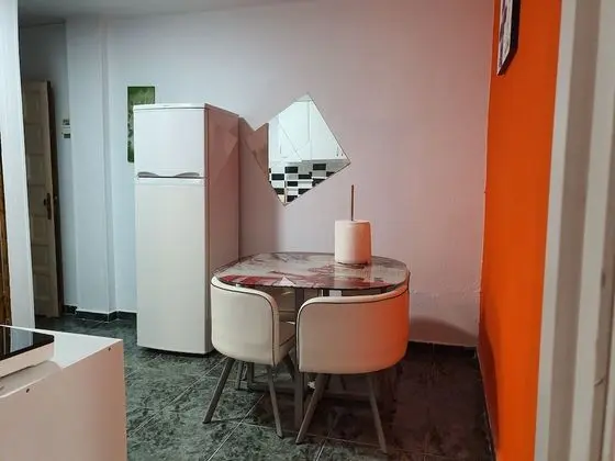 İki Ayrı Yataklı Oda, Ortak Banyo