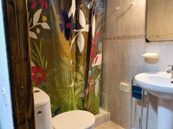 İki Ayrı Yataklı Oda, Ortak Banyo