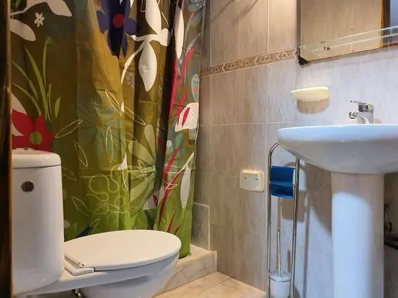 İki Ayrı Yataklı Oda, Ortak Banyo