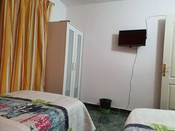 İki Ayrı Yataklı Oda, Ortak Banyo