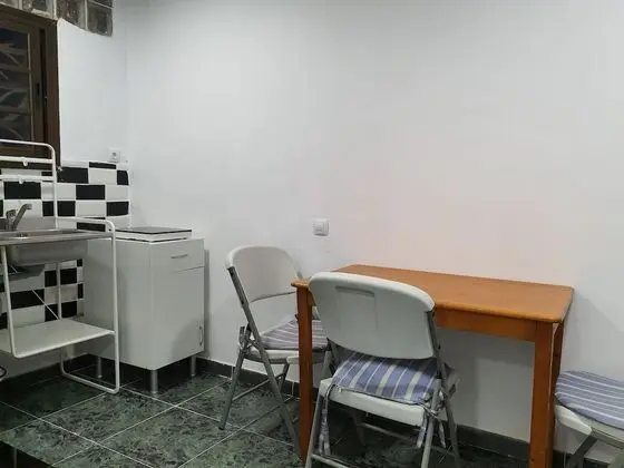 İki Ayrı Yataklı Oda, Ortak Banyo