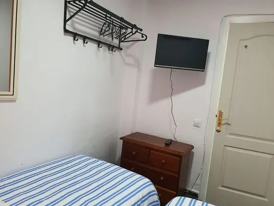 İki Ayrı Yataklı Oda, Ortak Banyo