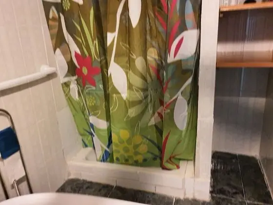 İki Ayrı Yataklı Oda, Ortak Banyo