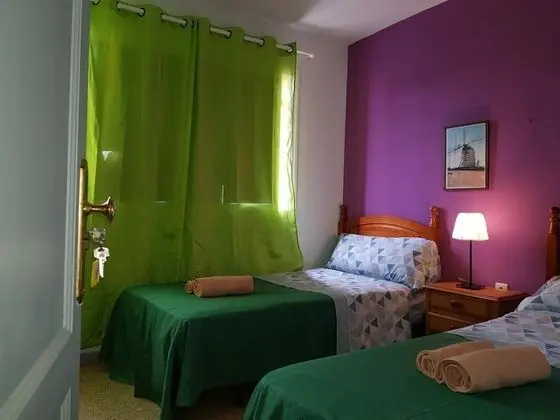 İki Ayrı Yataklı Oda, Ortak Banyo