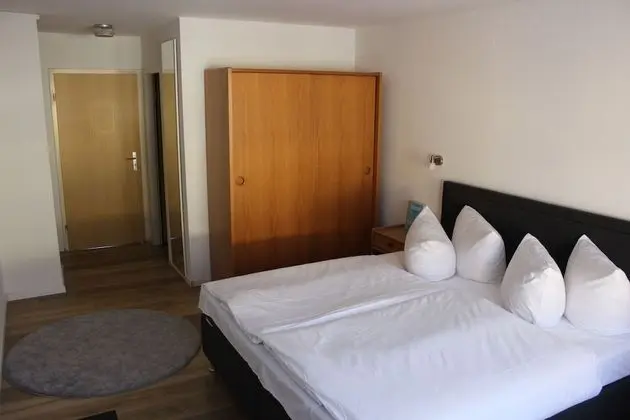 Classic Tek Büyük Yataklı Oda