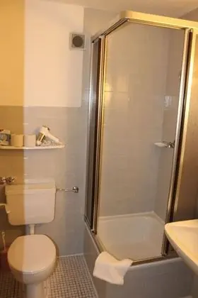 Classic Tek Büyük Yataklı Oda