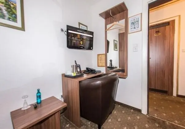 Tek Kişilik Oda (Private bathroom in hallway)