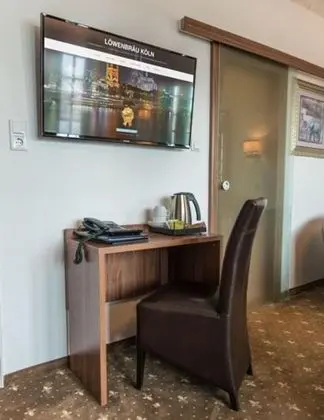 Üç Kişilik Oda, Nehir Manzaralı