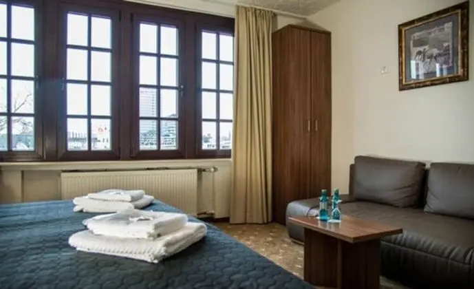 Üç Kişilik Oda, Nehir Manzaralı