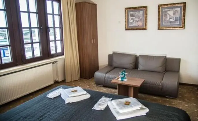 Üç Kişilik Oda, Nehir Manzaralı