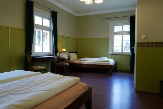 Üç Kişilik Oda