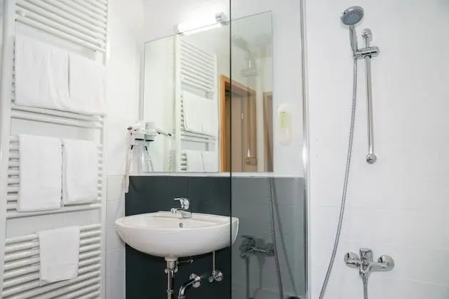 Basic Tek Büyük Yataklı Oda