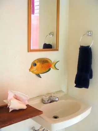 Jungle Cabin outside bathroom