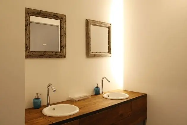 Economy Dört Kişilik Oda, Sigara İçilmez, Ortak Banyo