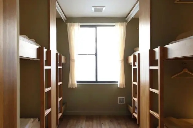 Ortak Ranzalı Oda, Karma Ranzalı Oda, Ortak Banyo (Single Bed)