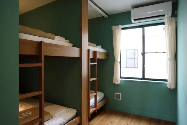 Ortak Ranzalı Oda, Karma Ranzalı Oda, Ortak Banyo (Single Bed)