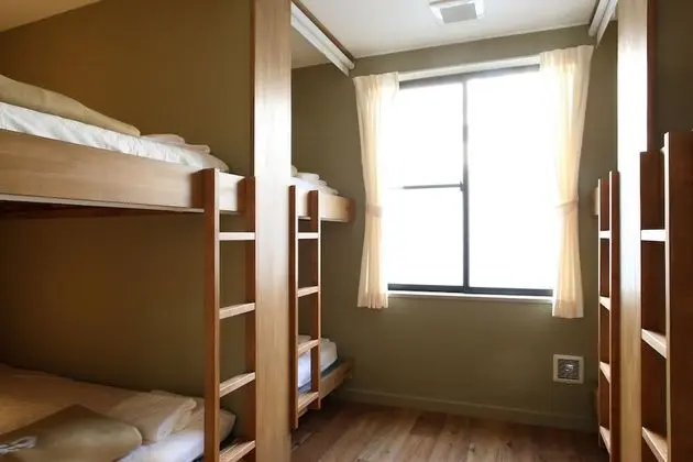 Ortak Ranzalı Oda, Karma Ranzalı Oda, Ortak Banyo (Single Bed)