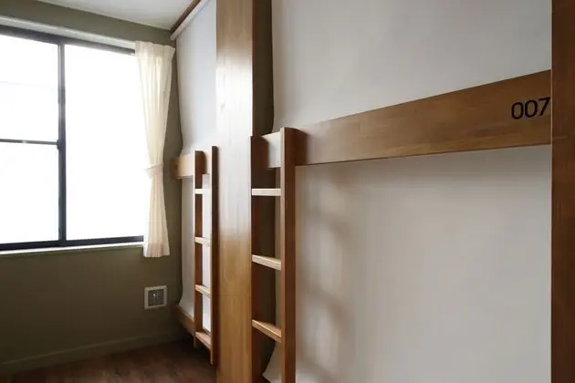 Ortak Ranzalı Oda, Karma Ranzalı Oda, Ortak Banyo (Single Bed)