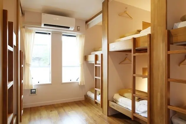 Ortak Ranzalı Oda, Karma Ranzalı Oda, Ortak Banyo (Single Bed)