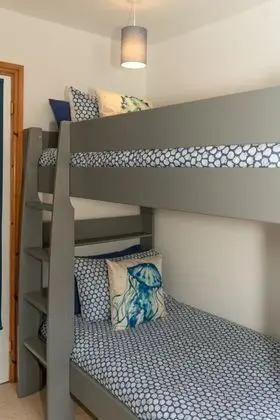 Apart Daire, Banyolu/Duşlu, Deniz Manzaralı (7 Min Walk To Beach)
