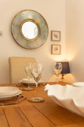 Apart Daire, Banyolu/Duşlu, Deniz Manzaralı (7 Min Walk To Beach)