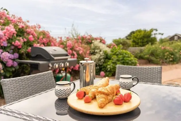Apart Daire, Banyolu/Duşlu, Deniz Manzaralı (7 Min Walk To Beach)