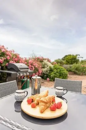 Apart Daire, Banyolu/Duşlu, Deniz Manzaralı (7 Min Walk To Beach)
