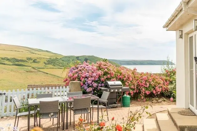 Apart Daire, Banyolu/Duşlu, Deniz Manzaralı (7 Min Walk To Beach)