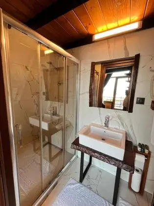 Bungalow, Deniz Manzaralı, Balkonlu