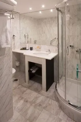 Tek Büyük Yataklı Oda, Balkon