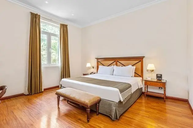 Deluxe Oda, 1 En Büyük (King) Boy Yatak