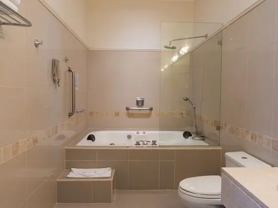 Deluxe Oda, 1 En Büyük (King) Boy Yatak