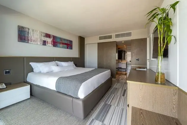 Suite Deluxe com Piscina Frente