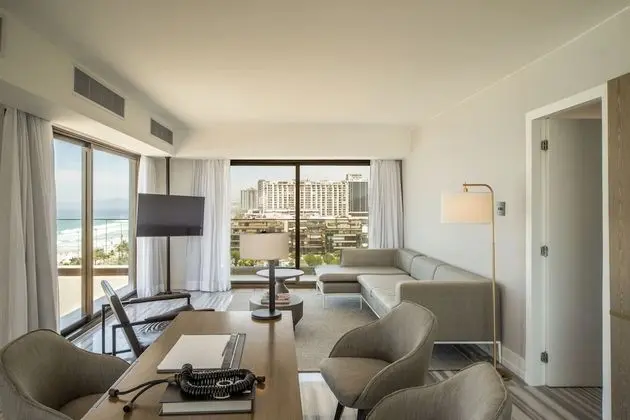 Suite Deluxe com Piscina Frente