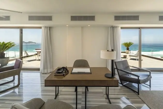 Suite Deluxe com Piscina Frente