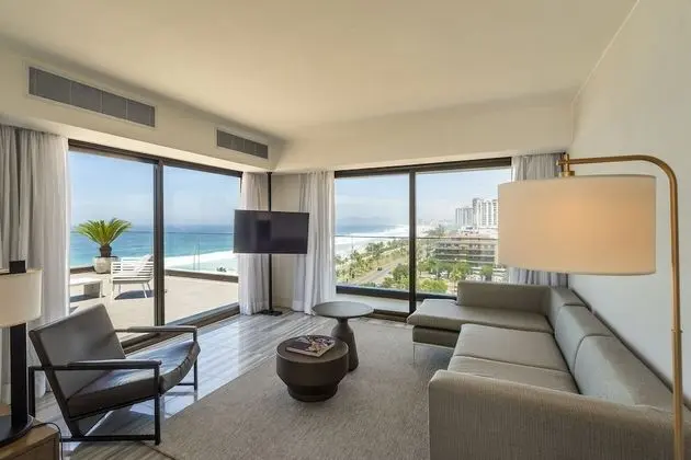 Suite Deluxe com Piscina Frente