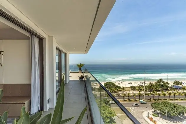 Suite Deluxe com Piscina Frente