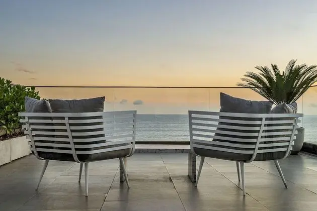 Suite Deluxe com Piscina Frente