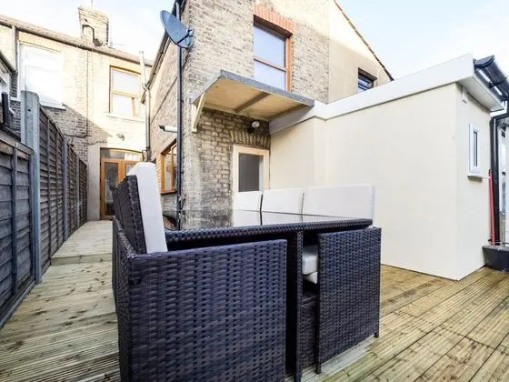 Comfort Ev, Veranda (LT The Gate House 3 Bed)