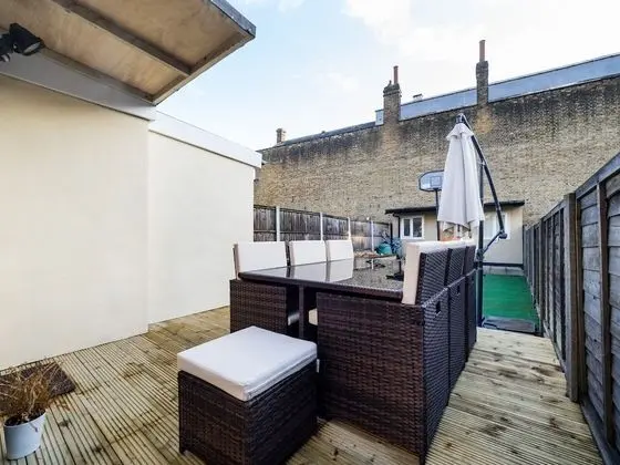 Comfort Ev, Veranda (LT The Gate House 3 Bed)