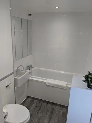 Apart Daire, Engellilere Uygun, Özel Banyo (LT Grove Stratford 2 bed)