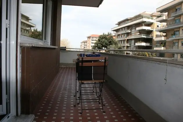 Üç Kişilik Oda, Balkon