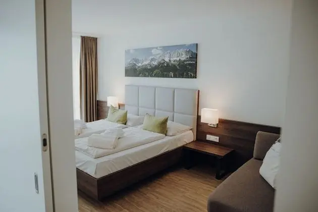 Junior Süit, Balkon