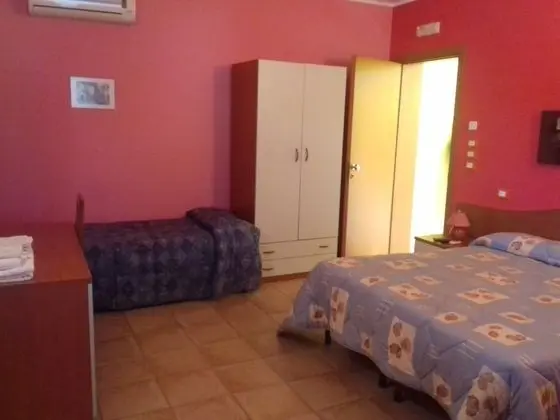 Üç Kişilik Oda