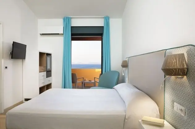 Deluxe Üç Kişilik Oda, Deniz Manzaralı