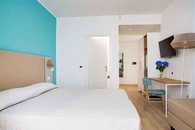 Deluxe Üç Kişilik Oda, Deniz Manzaralı