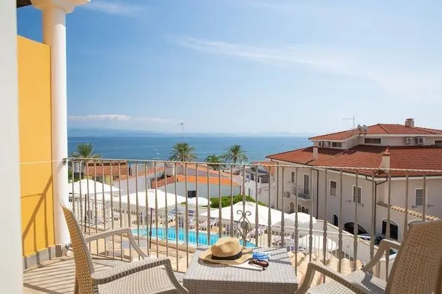 Deluxe Üç Kişilik Oda, Deniz Manzaralı