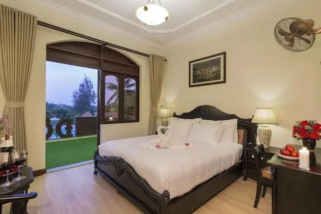 Deluxe Tek Büyük Yataklı Oda, Havuz Manzaralı